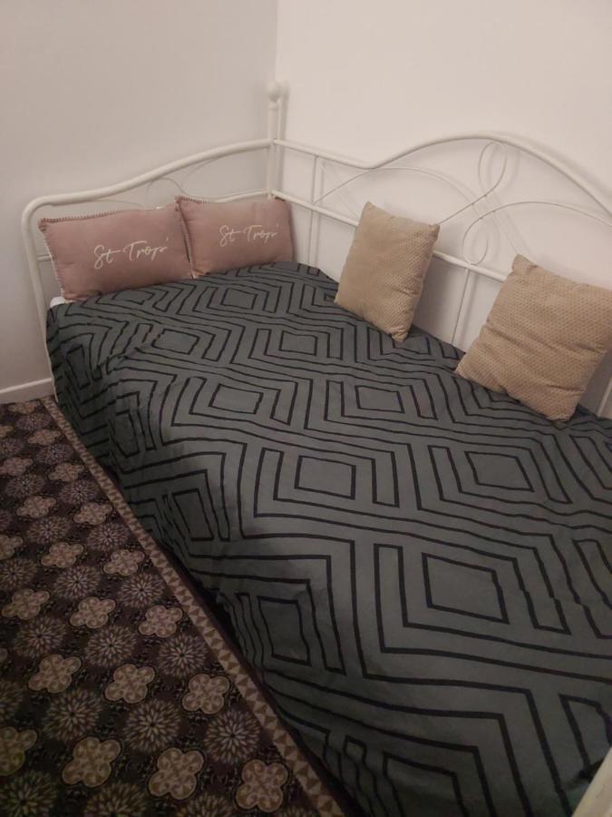 Appartement Meuble Avec Deux Chambres Μουλέν Εξωτερικό φωτογραφία