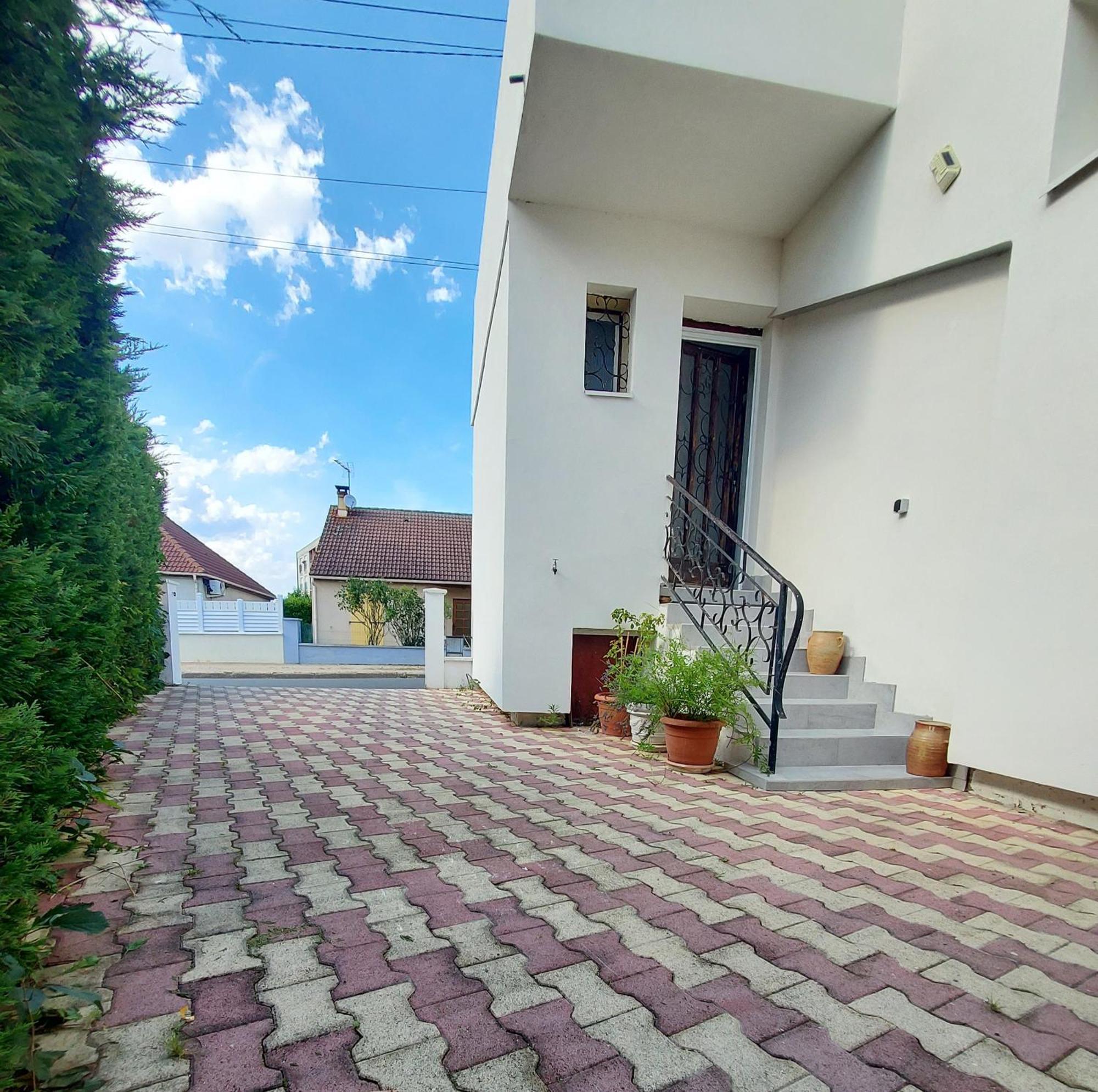 Appartement Meuble Avec Deux Chambres Μουλέν Εξωτερικό φωτογραφία